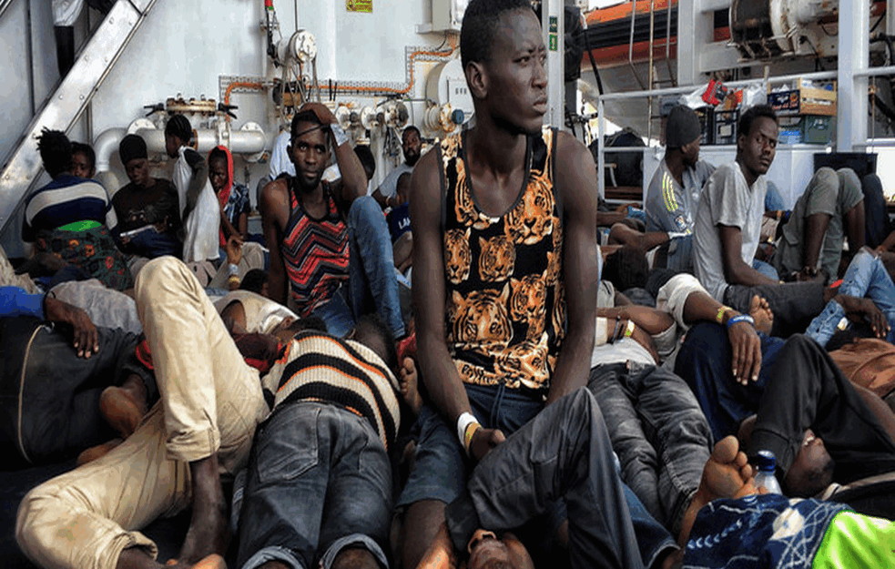 Migranti u kamionima sa <span style='color:red;'><b>sokovi</b></span>ma iz Srbije otkriveni u Sloveniji